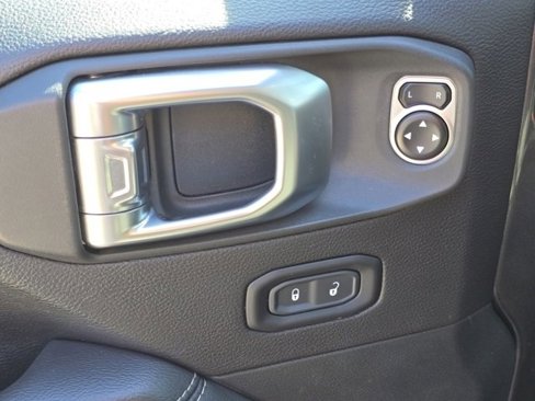 Used 2019 Jeep Wrangler Unlimited Sahara image 35