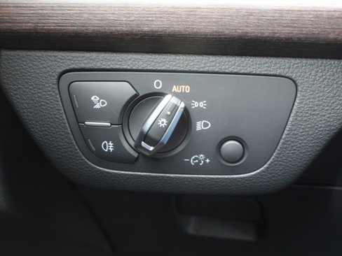 Used 2024 Audi Q5 2.0T Premium w/ Convenience Package image 27