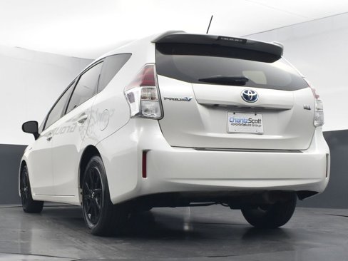 Used 2017 Toyota Prius V Two image 29
