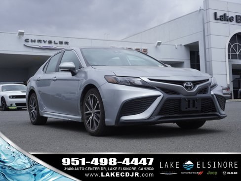 Used 2023 Toyota Camry SE image 1