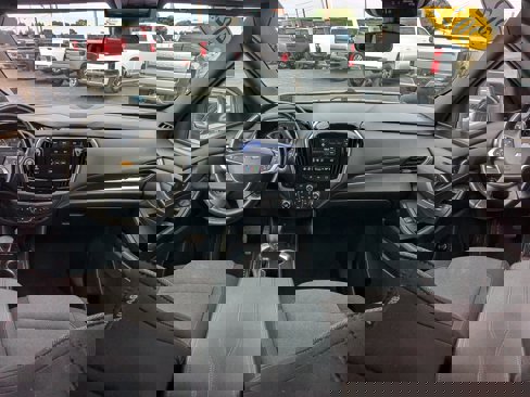 Used 2022 Chevrolet Traverse LT image 9