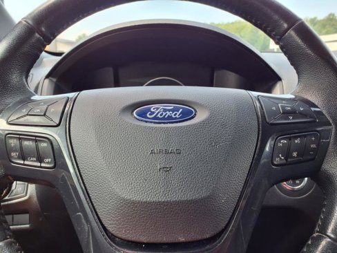 Used 2017 Ford Explorer XLT w/ Equipment Group 202A image 18