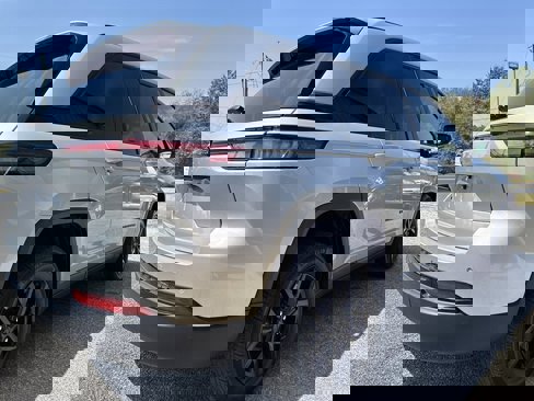 Used 2024 Jeep Grand Cherokee Altitude image 5