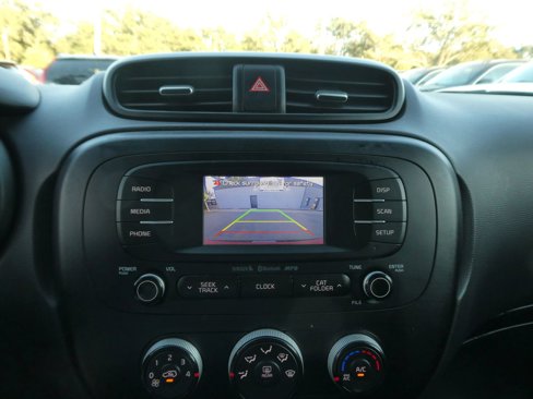 Used 2016 Kia Soul + image 20