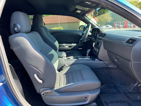 Used 2010 Dodge Challenger SE image 18