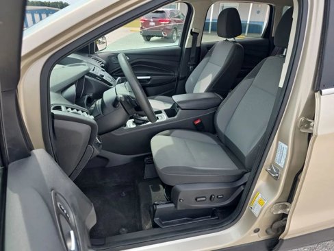 Used 2017 Ford Escape SE image 9