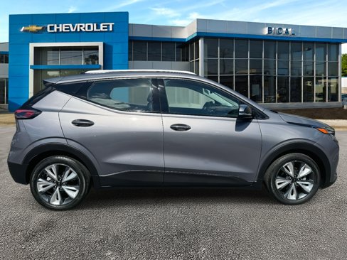 Used 2022 Chevrolet Bolt EUV LT w/ Convenience Package image 4