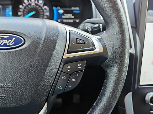 Used 2024 Ford Edge SEL image 18