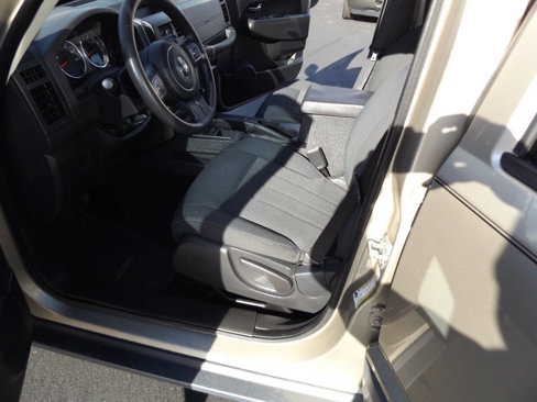 Used 2011 Jeep Liberty Sport image 13