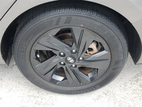 Used 2022 Hyundai Elantra SEL image 5
