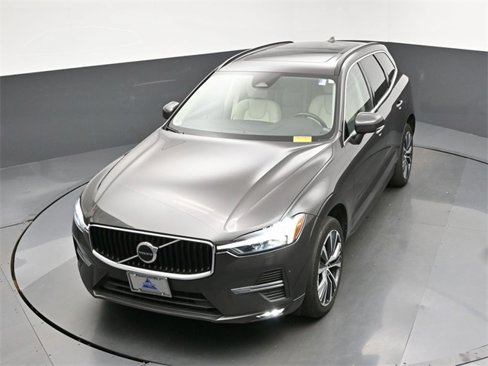 Used 2022 Volvo XC60 B5 Momentum w/ Climate Package image 18