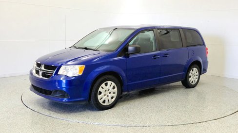 Used 2018 Dodge Grand Caravan SE w/ UConnect Hands-Free Group image 3
