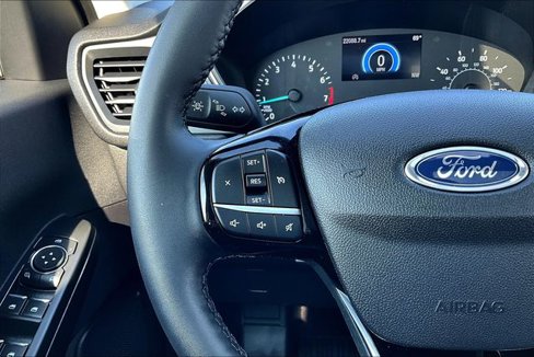 Used 2022 Ford Escape SE w/ SE Sport Appearance Package image 16
