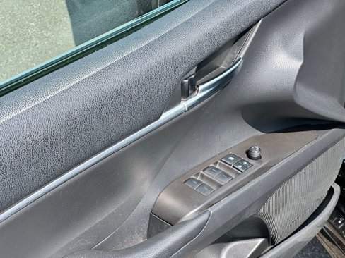 Used 2022 Toyota Camry SE image 21