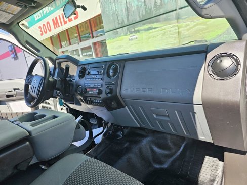 Used 2014 Ford F550 4x4 SuperCab Super Duty image 8