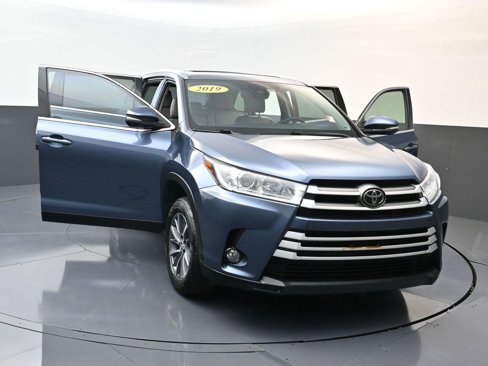 Used 2019 Toyota Highlander SE image 30