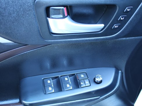 Used 2017 Toyota Highlander Limited image 11