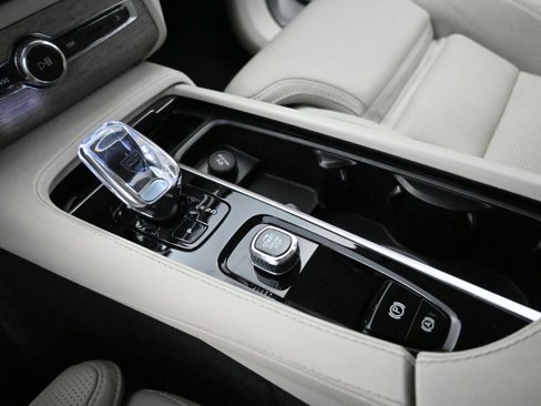 Certified 2024 Volvo XC90 B6 Ultimate w/ Protection Package Premier image 24
