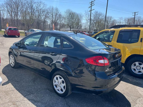 Used 2013 Ford Fiesta SE image 5