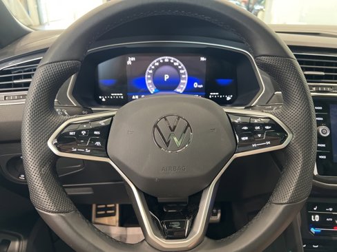 Used 2024 Volkswagen Tiguan SE R-Line image 27