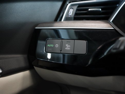 Used 2022 Audi e-tron Premium image 24