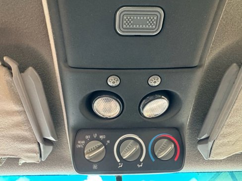 Used 1999 Chevrolet Suburban 2WD w/ Preferred Equipment Group 3 image 17