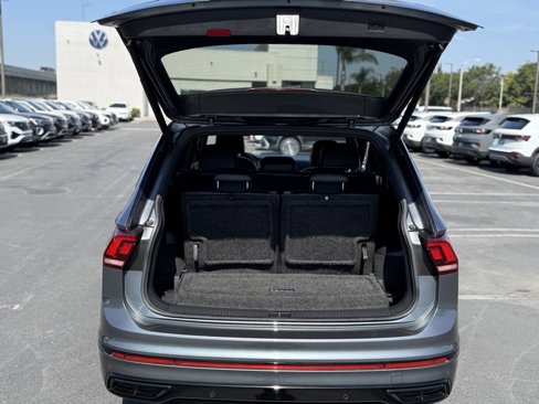 Used 2022 Volkswagen Tiguan SE R-Line image 13
