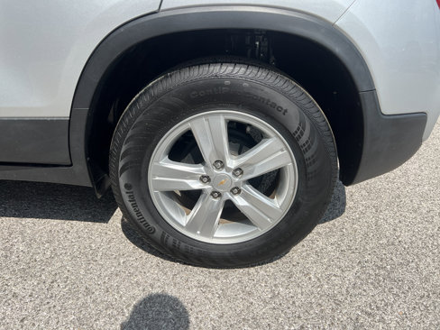 Used 2022 Chevrolet Trax LT w/ LT Convenience Package image 18
