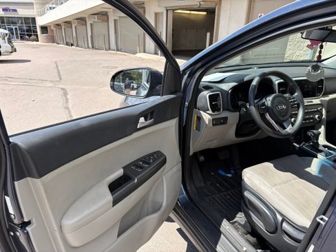 Used 2022 Kia Sportage LX image 11