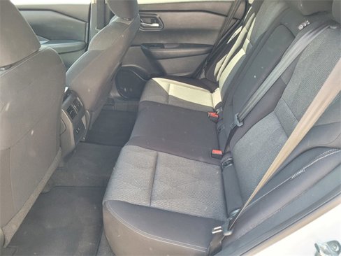 Used 2024 Nissan Rogue SV image 8