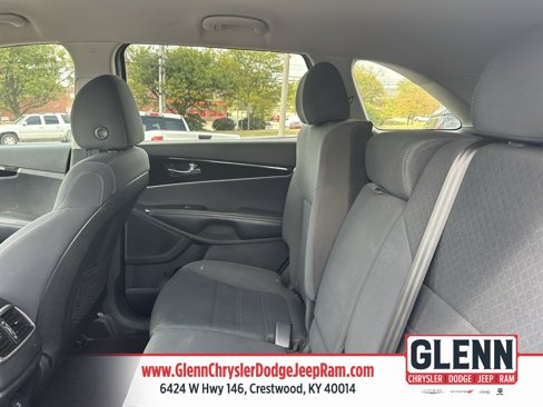 Used 2019 Kia Sorento LX image 27