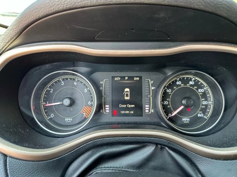 Used 2014 Jeep Cherokee Sport image 16