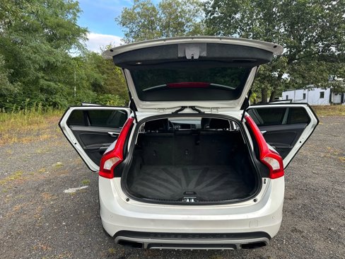 Used 2016 Volvo V60 T5 Cross Country image 18