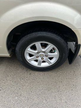 Used 2010 Chrysler Town & Country Touring image 10