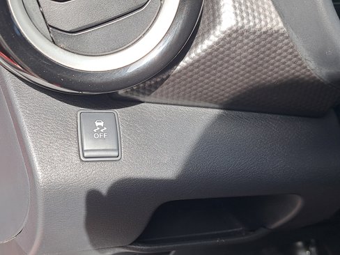Used 2019 Nissan Kicks SV image 31