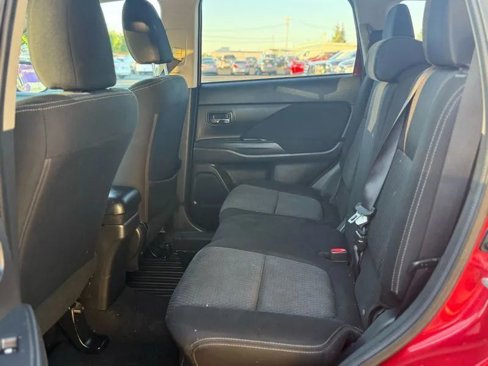 Used 2018 Mitsubishi Outlander SEL image 12