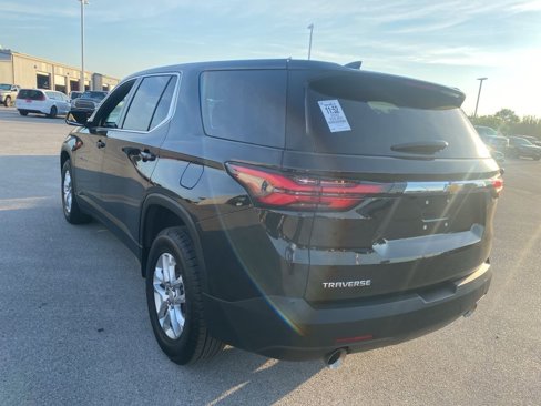 Used 2022 Chevrolet Traverse LS image 9