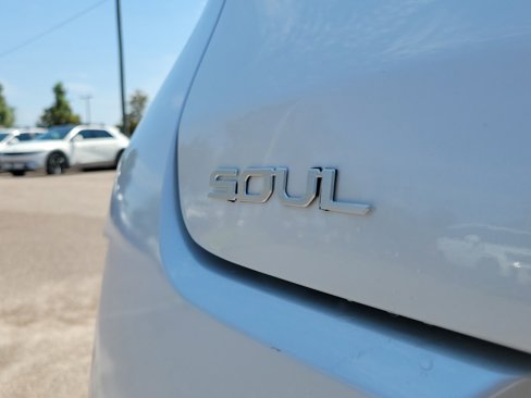 Used 2023 Kia Soul S image 8