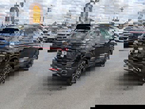 New 2025 Volkswagen Taos SE image 3