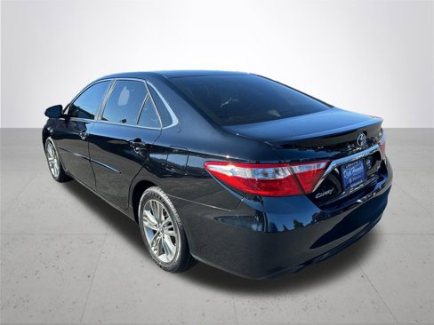 Used 2017 Toyota Camry SE image 9