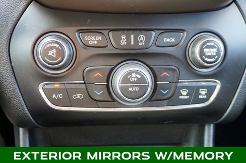 Used 2016 Jeep Cherokee Limited image 19