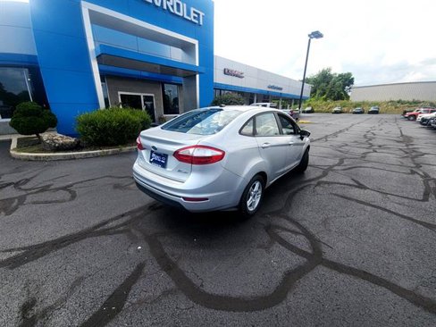 Used 2017 Ford Fiesta SE image 2