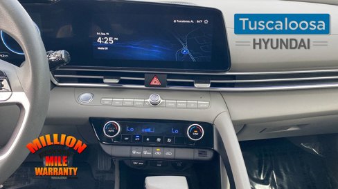 Used 2024 Hyundai Elantra SEL image 27