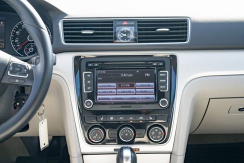 Used 2013 Volkswagen Passat TDI SE image 32
