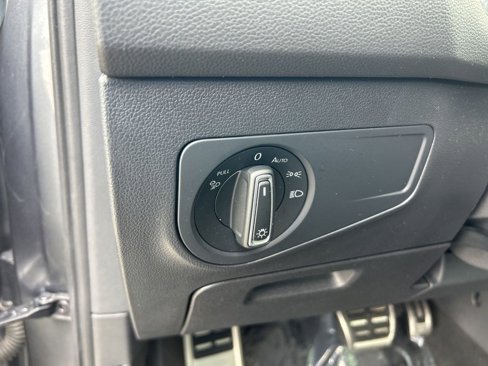 Used 2022 Volkswagen Tiguan SEL R-Line image 39