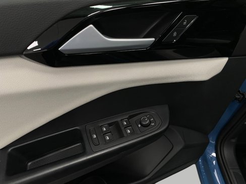 New 2025 Volkswagen Taos S image 28