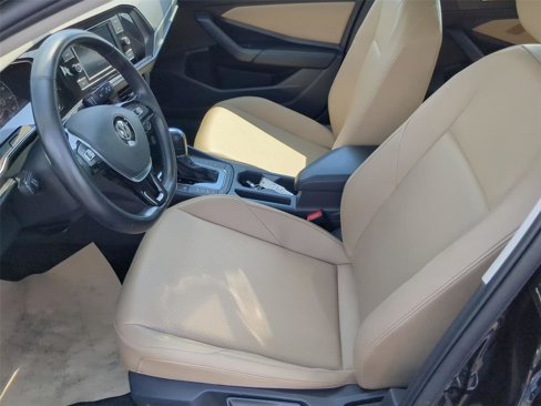 Used 2019 Volkswagen Jetta SE w/ Cold Weather Package image 12
