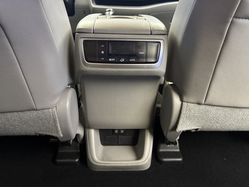 Used 2017 Toyota Highlander LE image 25