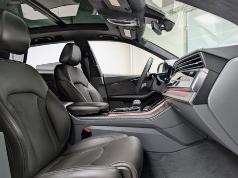 Used 2019 Audi Q8 Prestige w/ Luxury Package image 26