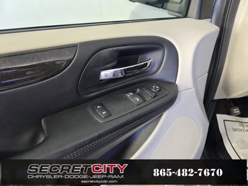 Used 2013 Dodge Grand Caravan SE image 12